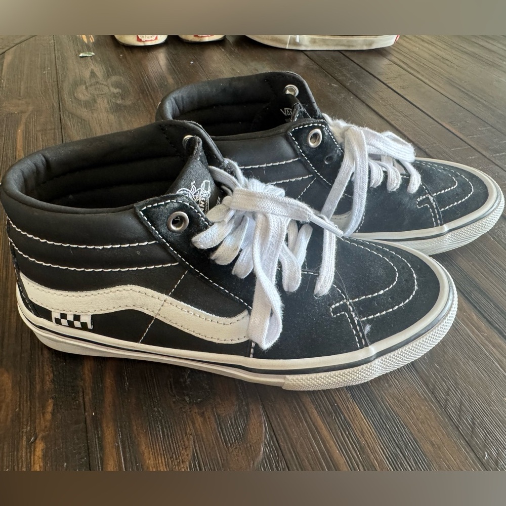 Vans Skate Grosso Mid Skateboard
Shoe - Black/White